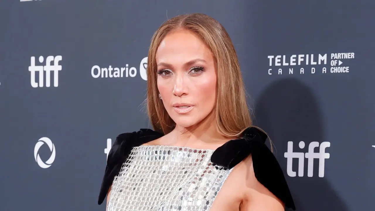 Jennifer Lopez AMA 2025